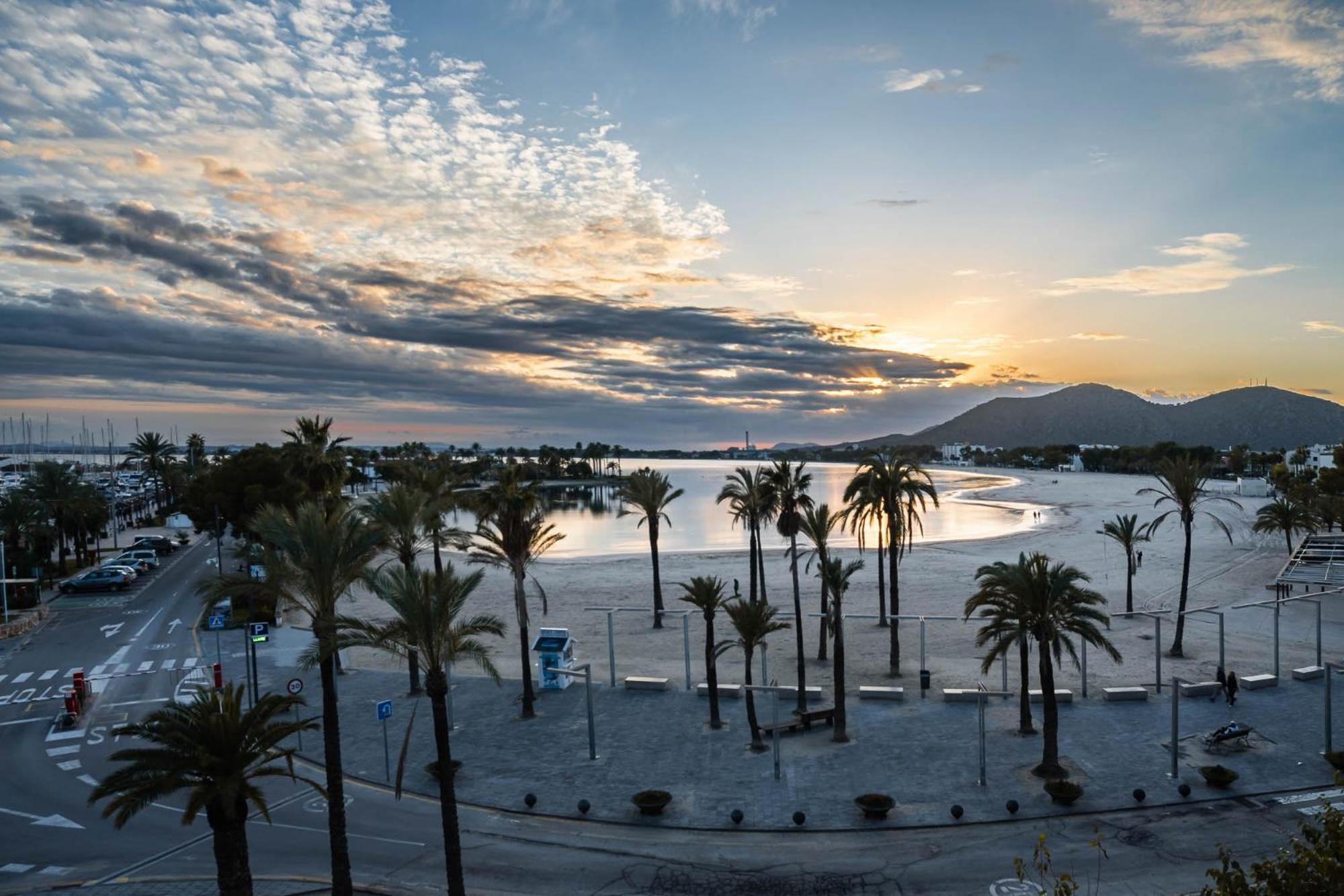 Luxury Sea View Apartment In Puerto De Alcudia ภายนอก รูปภาพ