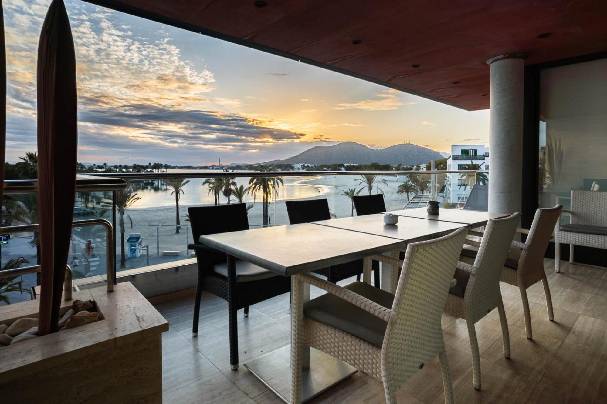 Luxury Sea View Apartment In Puerto De Alcudia ภายนอก รูปภาพ